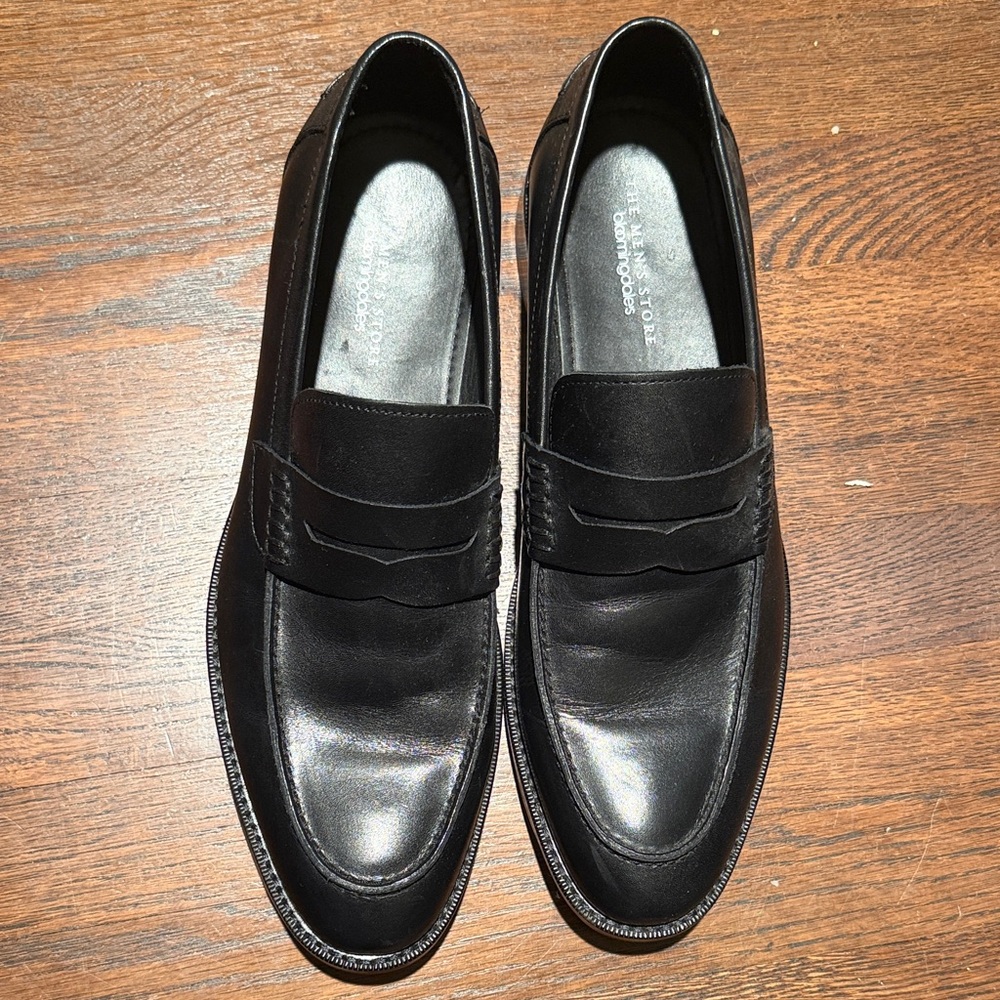 Bloomingdale’s the Men’s Store Black Leather Loafers size 9